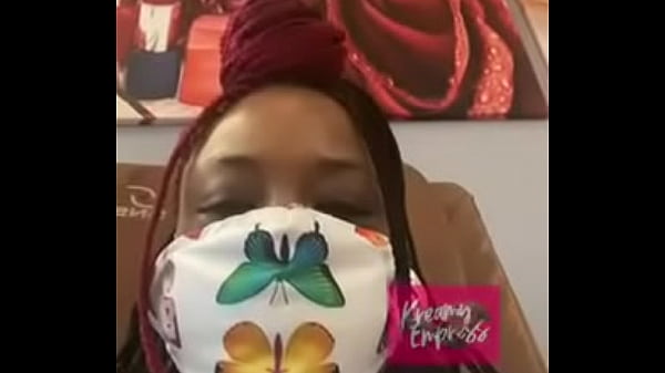 KreamyEmpress gets pedicure