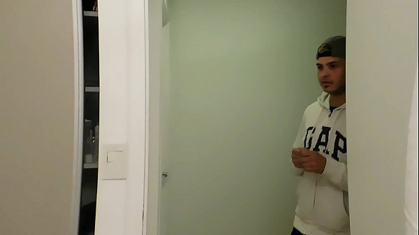 TRAJE  UN  AMIGO  A CASA Y MI MAMA  SE LO COJIO