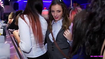 Internacional lesbian lovin orgy